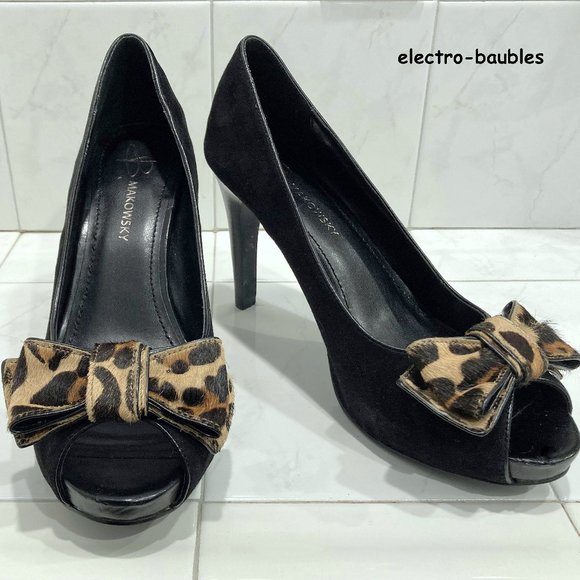 B Makowsky Nadine Blk Suede & Calf Hair Leopard Bow Peep Toe Sz 8.5M - Picture 1 of 16